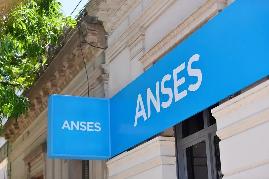 ANSES desembolsa hasta $600.000 en febrero: quiénes acceden al pago combinado y cómo cobrarlo