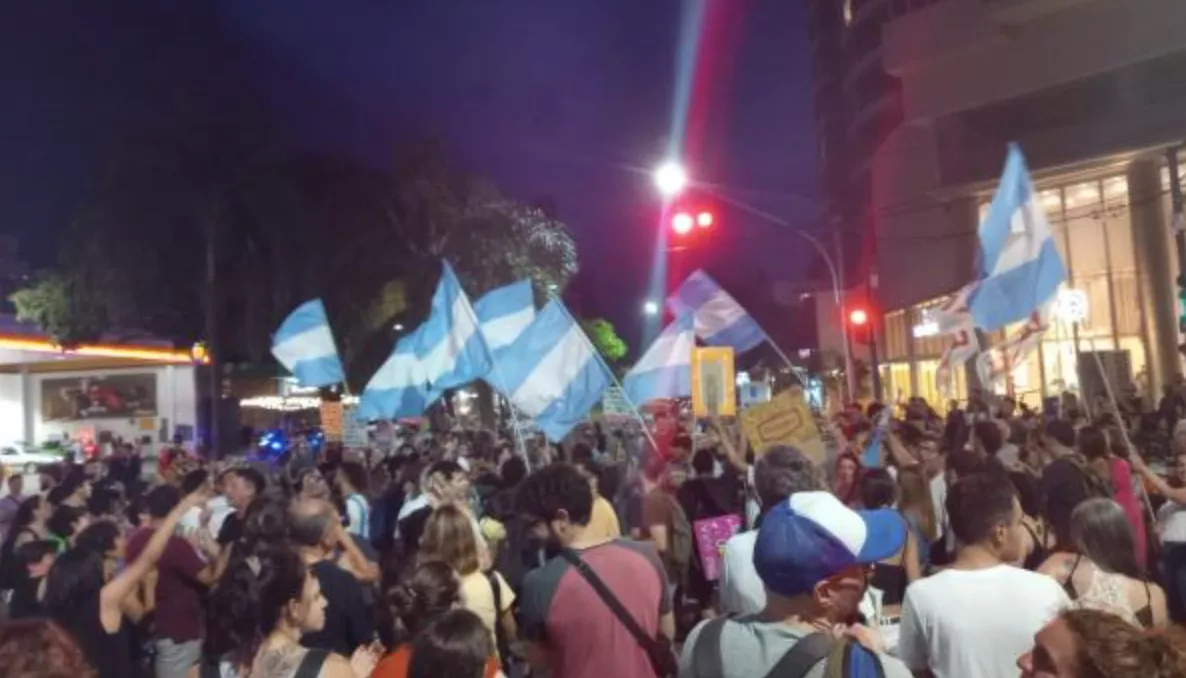 SE CONCRETÓ EN SANTA FE EL SEGUNDO CACEROLAZO CONTRA EL DNU DE MILEI