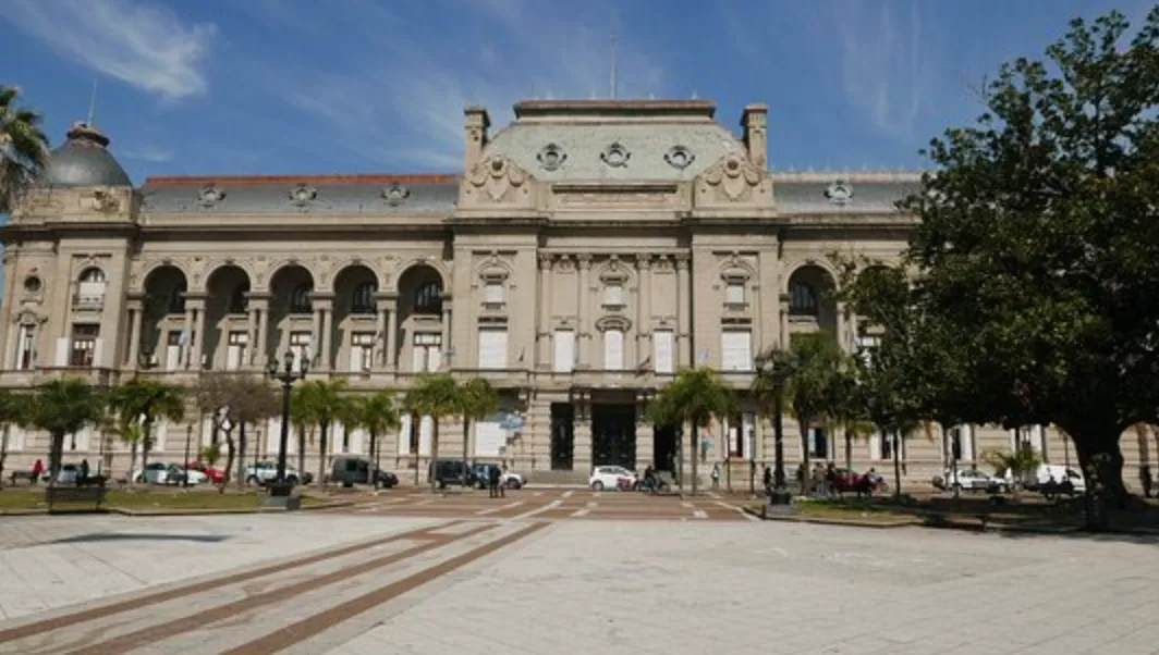 TENSIÓN EN AUMENTO: GREMIOS ESTATALES A LA ESPERA DE UNA PROPUESTA SALARIAL DECISIVA PARA EVITAR EL CONFLICTO
