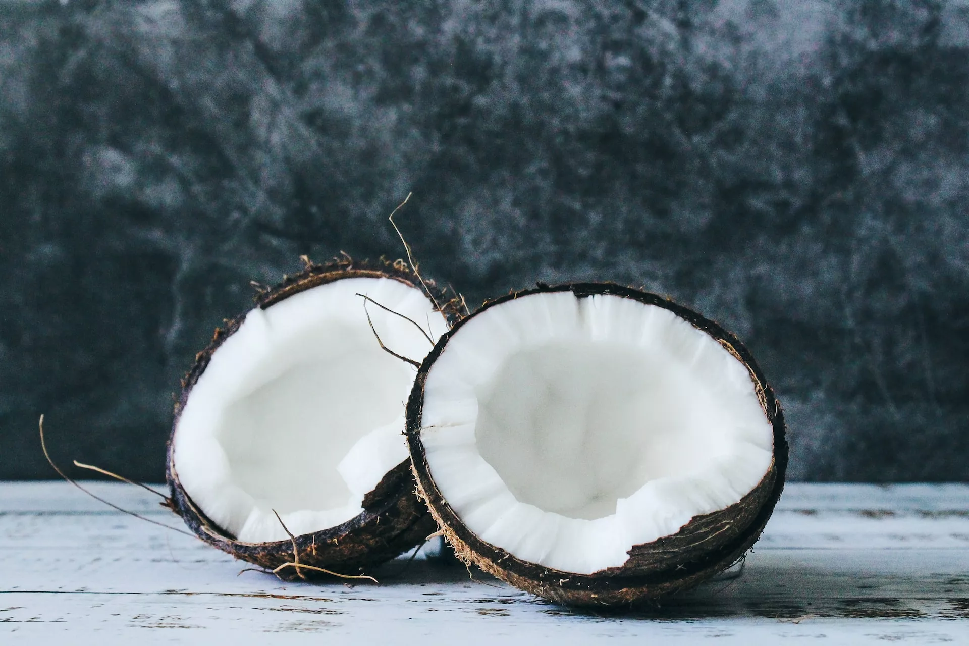LOS BENEFICIOS DE BEBER AGUA DE COCO PARA LA SALUD