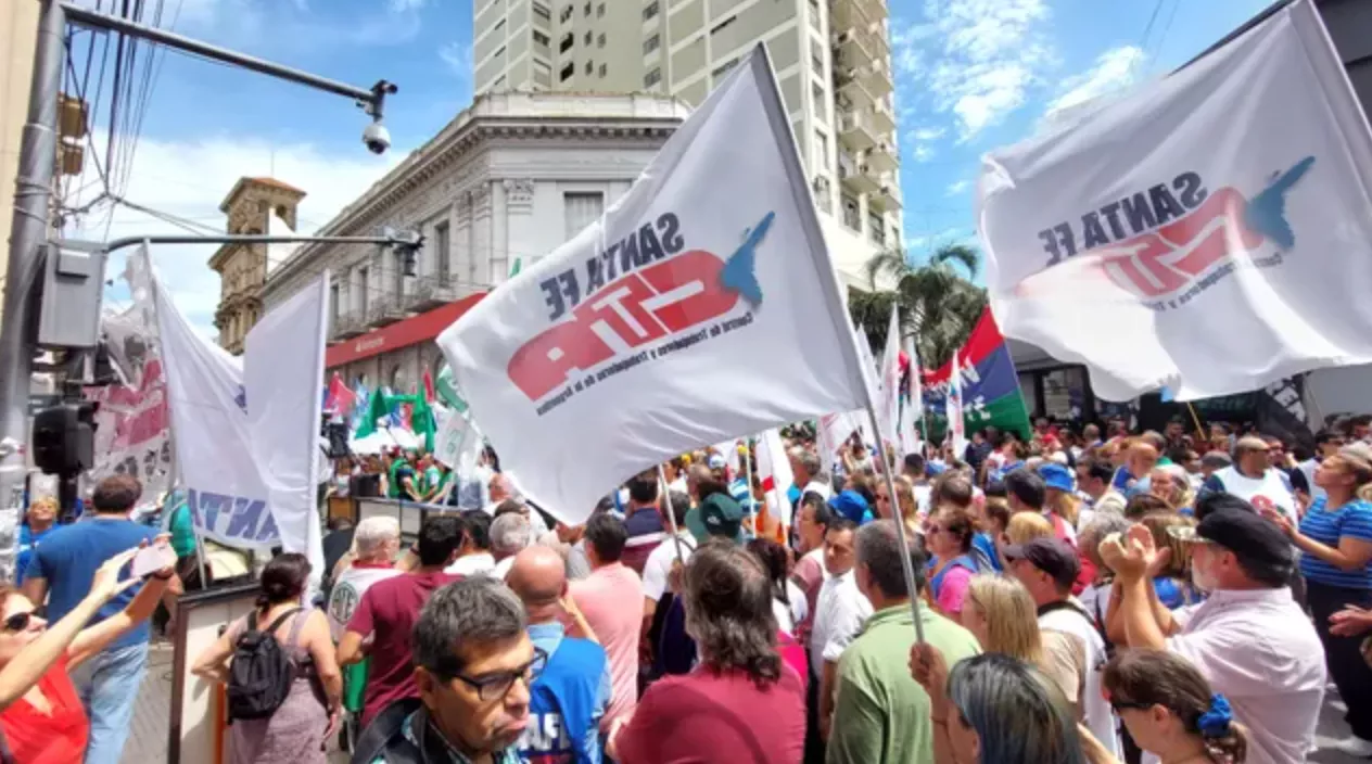 MOVILIZACIÓN DE LA CGT EN LA PEATONAL, SANTA FE NO ESTA ADHERIDA AL PLAN ANTIPIQUETES