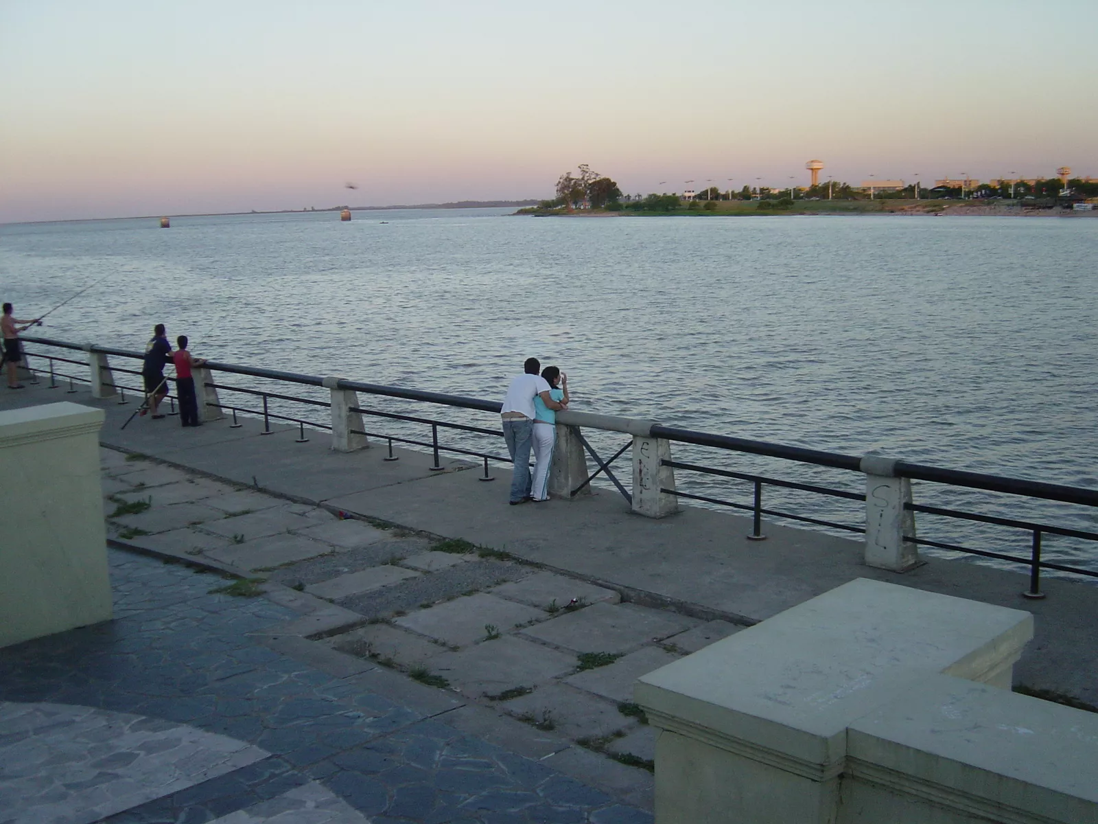 SOCAVÒN EN LA COSTANERA, EL MUNICIPIO TOMA MEDIDAS