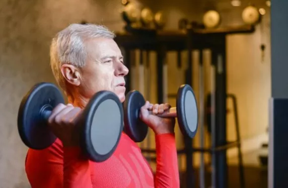 LA CIENCIA HABLA: EL ENTRENAMIENTO DE FUERZA ES ESENCIAL DESPUÉS DE LOS 50