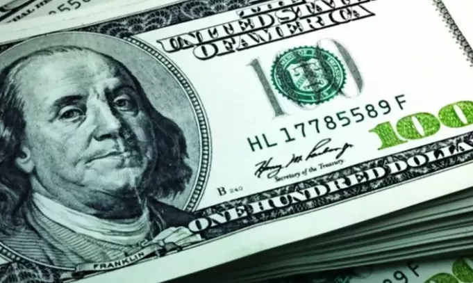 EL DÓLAR BLUE RETROCEDIÓ 10 PESOS