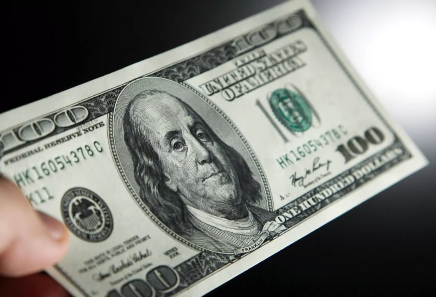 PICÓ EN PUNTA EL DÓLAR BLUE Y QUEDO AHI NO MÁS DEL LOS 1.000 PESOS