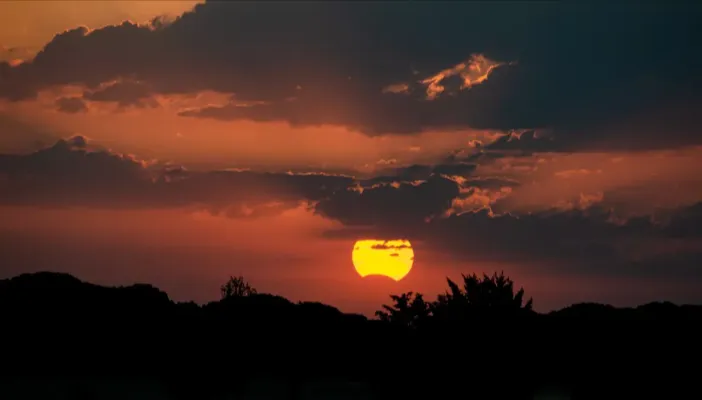 EQUINOCCIO DE PRIMAVERA, ECLIPSE SOLAR Y RITUALES CULTURALES: BIENVENIDA A LA PRIMAVERA