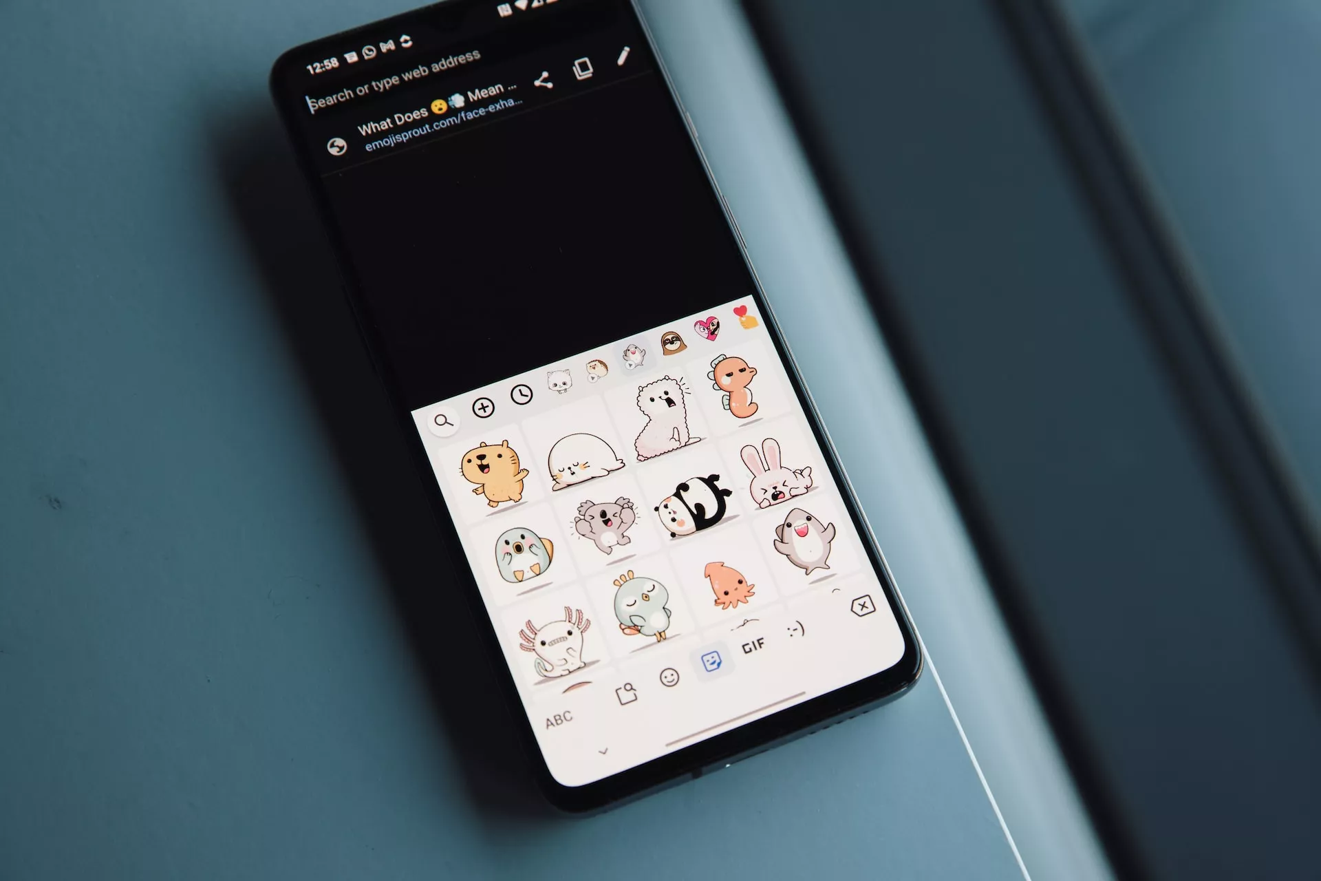 WHATSAPP INCORPORA INTELIGENCIA ARTIFICIAL PARA CREAR STICKERS