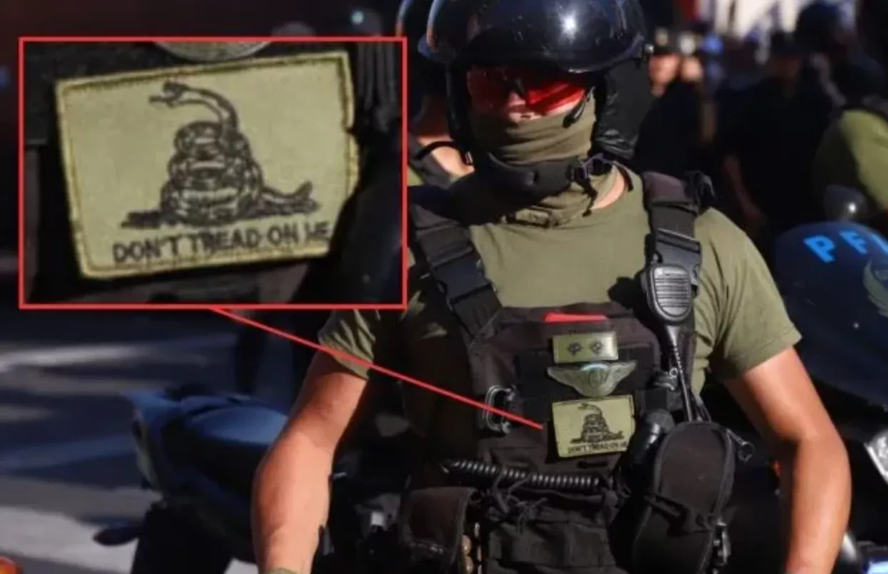 POLÉMICA POR UNIFORME DE UN GENDARME CON EL LOGO DE LA LIBERTAD AVANZA