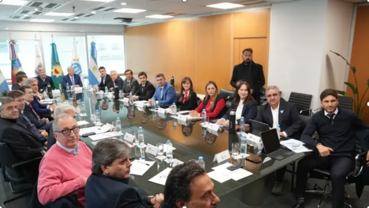 GOBERNADORES RECLAMAN GESTO DE MILEI PARA DESCONFIADA MESA DE DIÁLOGO