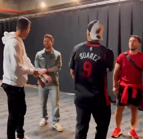 MESSI Y ESTRELLAS DE INTER MIAMI ILUMINAN LA NBA: UNA NOCHE DE FÚTBOL EN LA CANCHA DE BÁSQUET