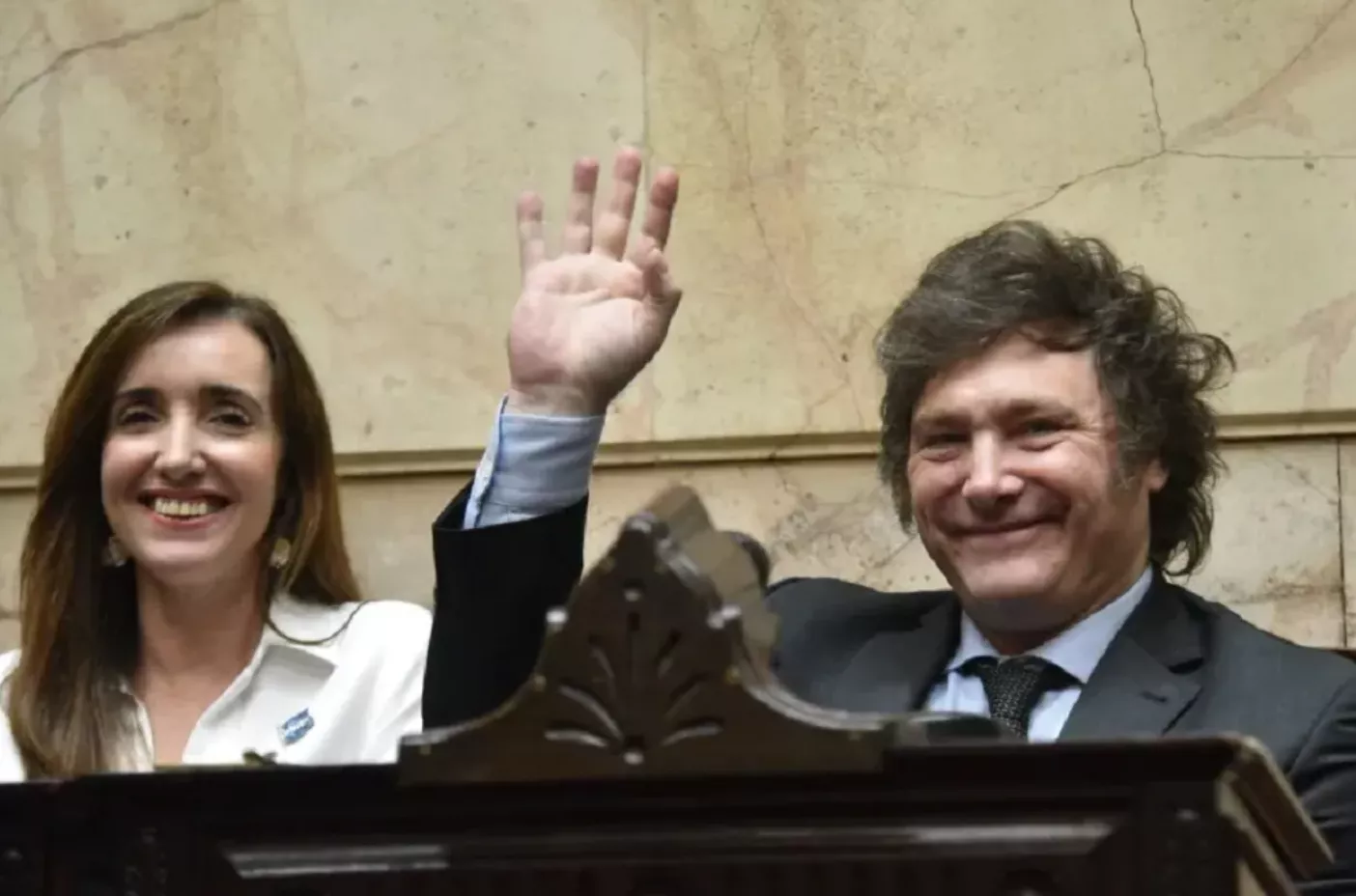 MILEI QUIERE ASUMIR EN UN ACTO SIN PROTOCOLO Y HABLARLE AL PUEBLO