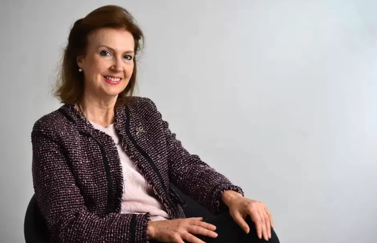MONDINO EN LA MIRA: FIRMO UN DNU QUE BENEFICIA AL BANCO DEL CUAL ES ACCIONISTA MAYORITARIA