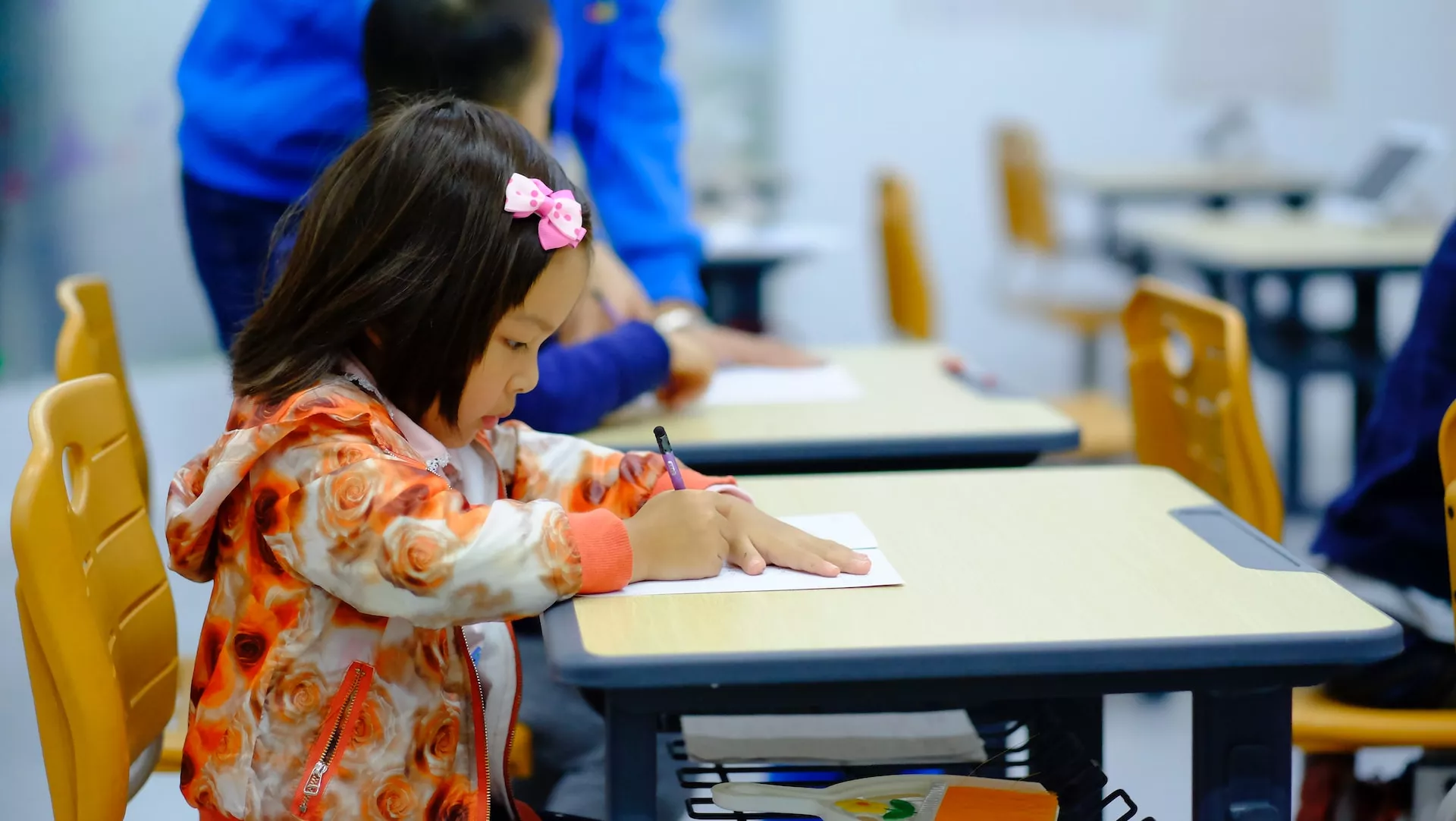 SEVERAS RESTRICCIONES EN CHINA PARA EVITAR LA ADICCIÓN DE NIÑOS AL INTERNET