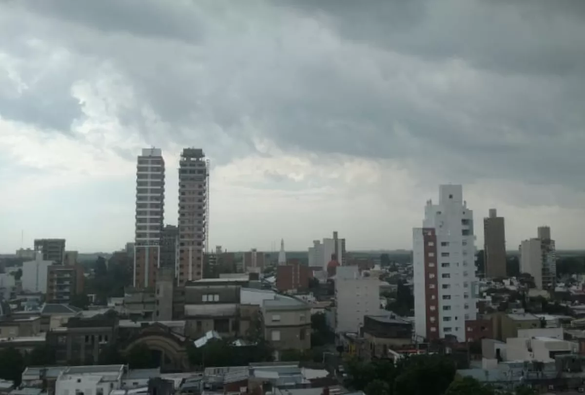 LUNES CON CIELO CUBIERTO Y BAJA POSIBILIDAD DE LLUVIAS