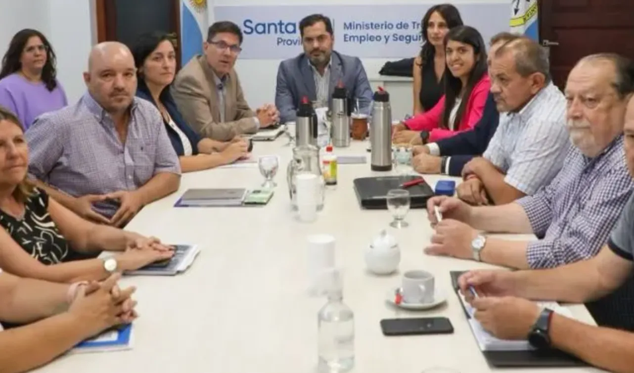 DÍA CLAVE, ESTATALES Y DOCENTES DECIDEN SI ACEPTAN LA PROPUESTA O VAN AL PARO