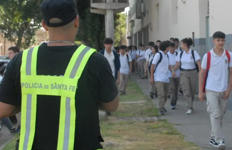 ATRAPARON AL LADRÓN QUE LE ROBO A NIÑO CUANDO SALIA DEL COLEGIO