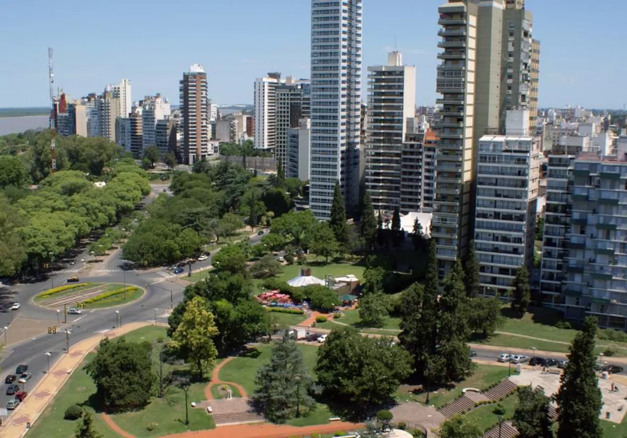 ROSARIO BUSCA RECUPERAR SU RUTINA ENTRE MEDIDAS DE SEGURIDAD Y LUTO CIUDADANO