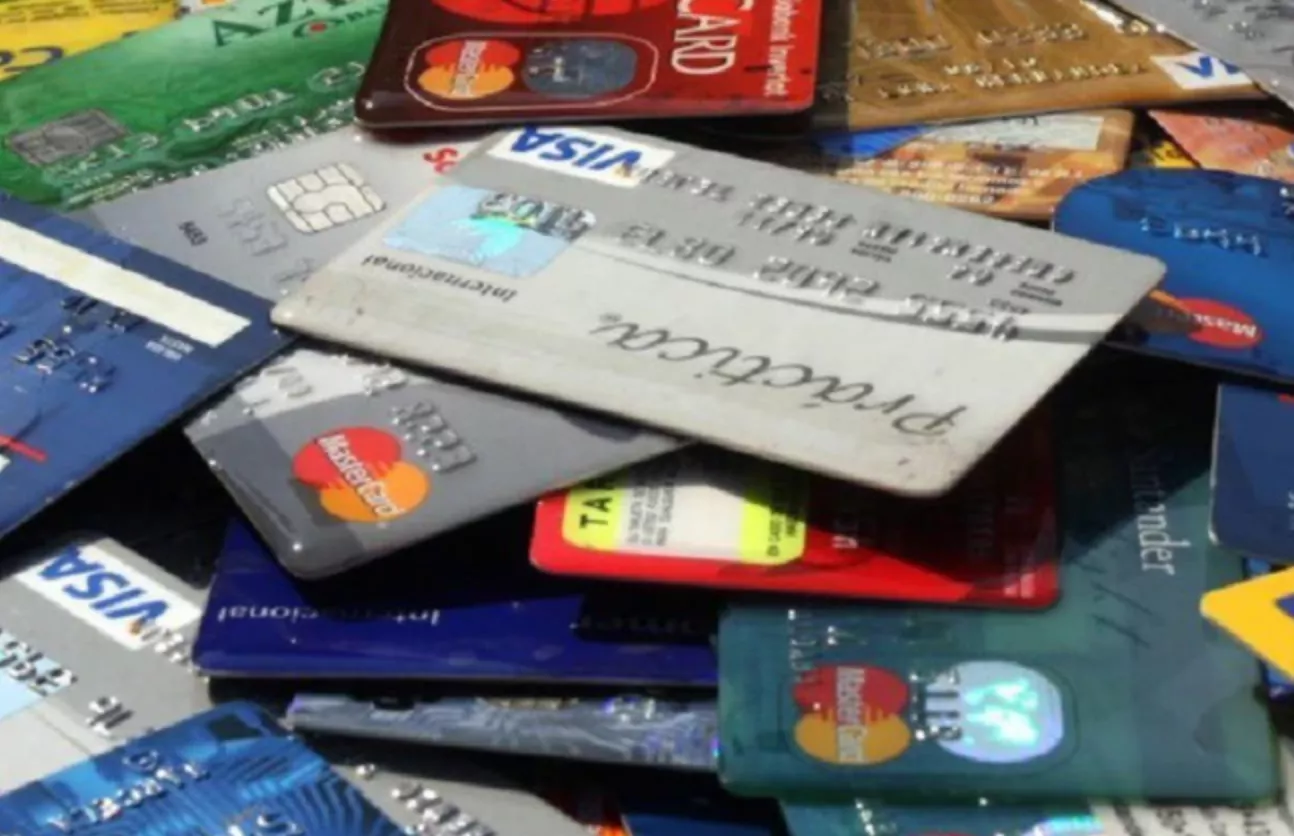 MODIFICACIONES EN LAS TARJETAS DE CRÉDITO TRAS EL DECRETAZO DE MILEI