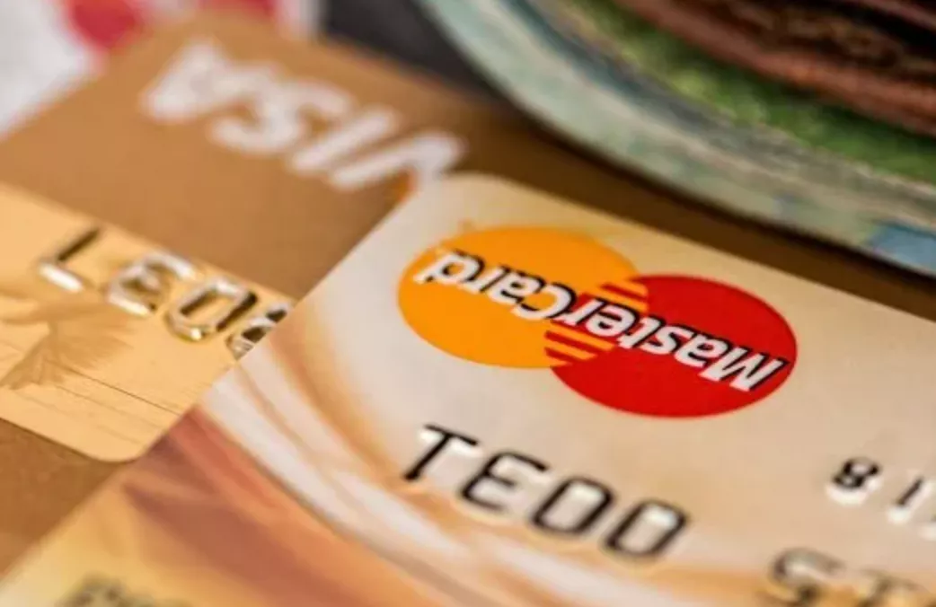 CAE EL CONSUMO CON LA TARJETA DE CRÉDITO