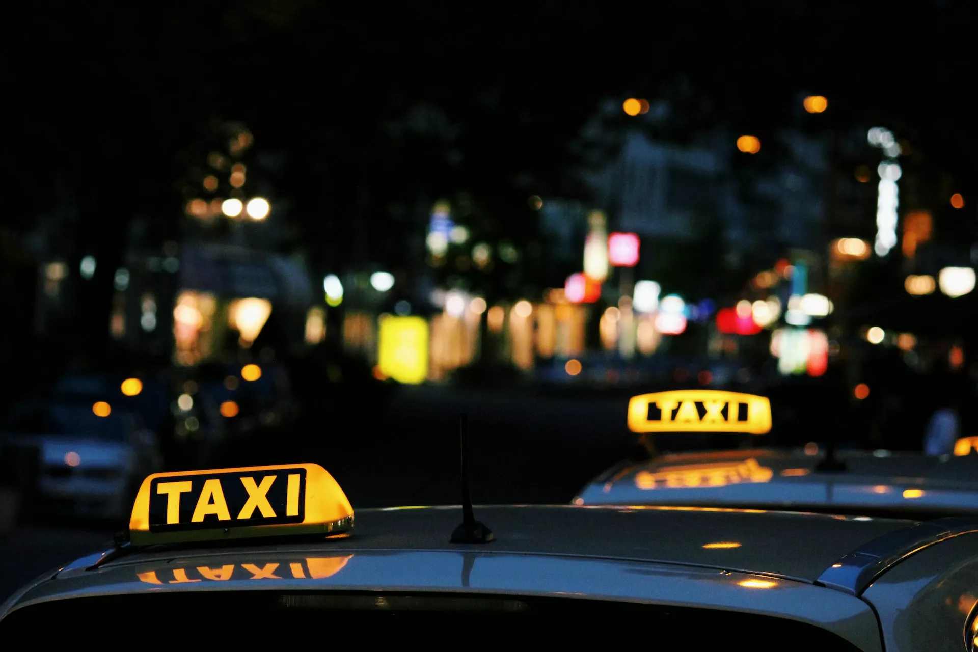 TAXIS Y REMISES DENUNCIAN QUE ES ILEGAL UBER MOTO Y FLASH MOTO EN SANTA FE