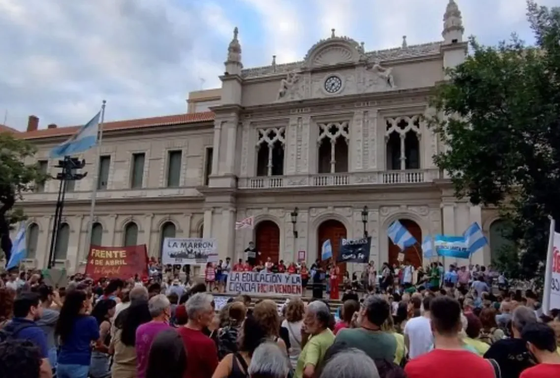 MARCHA UNIVERSITARIA EN SANTA FE: DÓNDE ES, HORARIOS Y CORTES DE CALLES