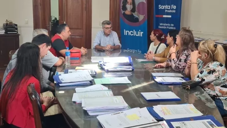 REUNIÓN ENTRE VECINOS Y MUNICIPIO POR LA LLEGADA DEL NIÑO