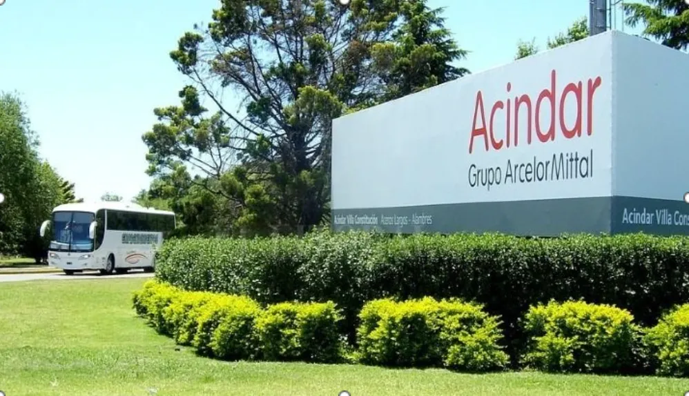 ALARMA EN EL SUR PROVINCIAL: ACINDAR DETIENE LÍNEAS Y COMIENZA A IMPORTAR ACERO CHINO, CRECE EL TEMOR POR EL FUTURO LABORAL EN VILLA CONSTITUCIÓN