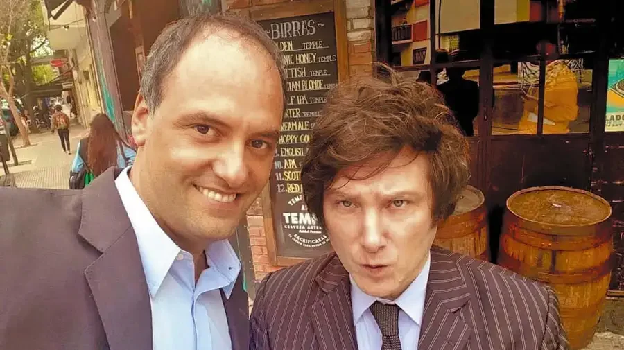 Cómo era la vida de Manuel Adorni antes de llegar al Gobierno