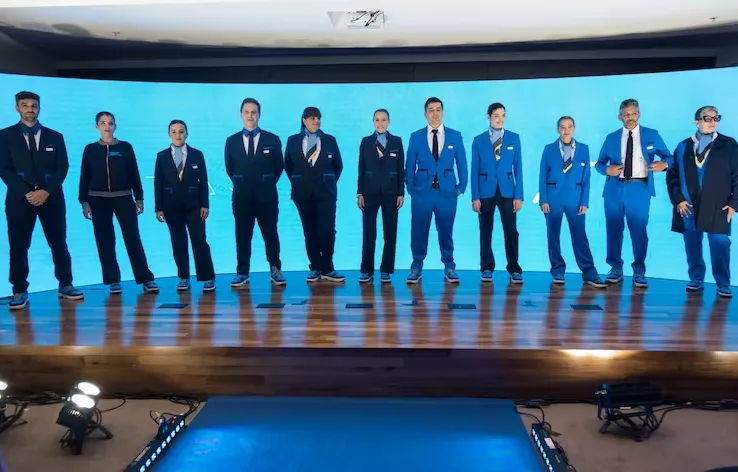 AEROLÍNEAS PRESENTA NUEVO UNIFORME