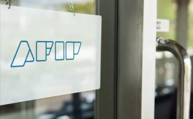DÓLAR: OPERATIVO DE AFIP EN PLENA PEATONAL SANTAFESINA