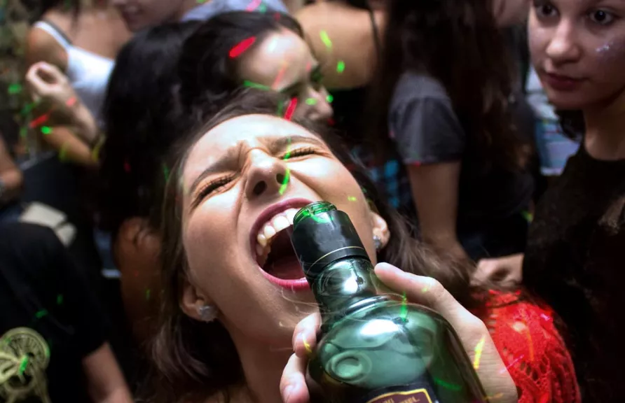 PRIMAVERA Y AUMENTO DE CONSUMO DE ALCOHOL ENTRE LOS JÓVENES