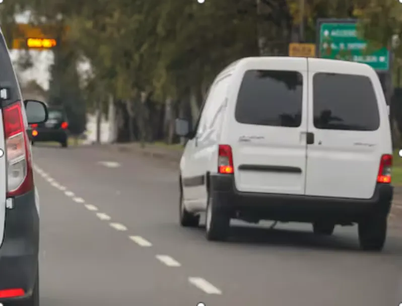 CRECE LA CIRCULACIÓN DE AUTOS SIN PATENTE: LA CRISIS DE INSUMOS Y LA NUEVA TRAMPA PARA EVITAR MULTAS