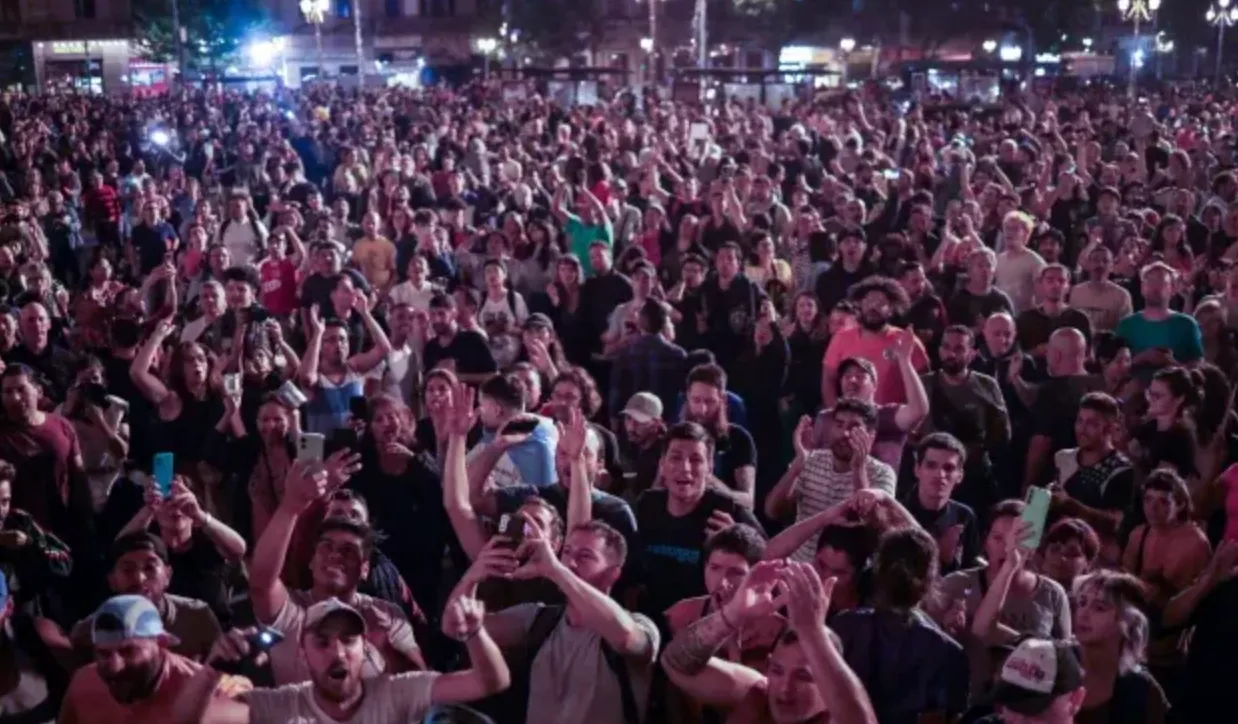 MASIVO CACEROLAZO EN SANTA FE