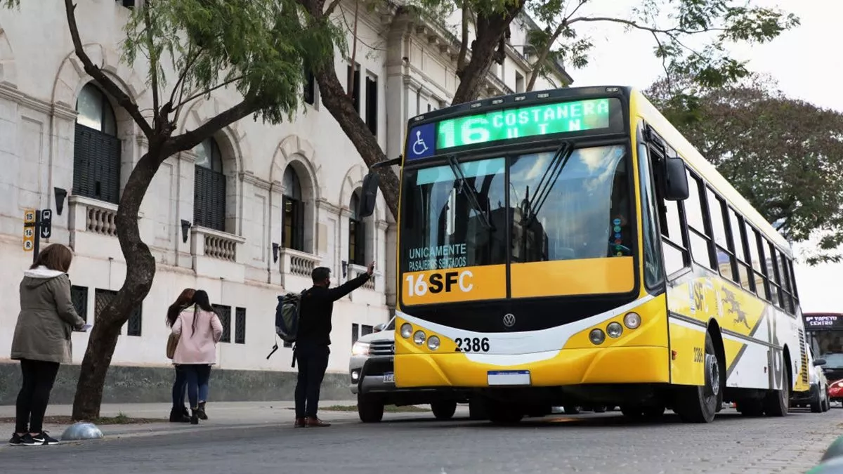 TRANSPORTE, HOY SE PAGARÍA EL AUMENTO ADEUDADO PERO EL DINERO NO APARECE