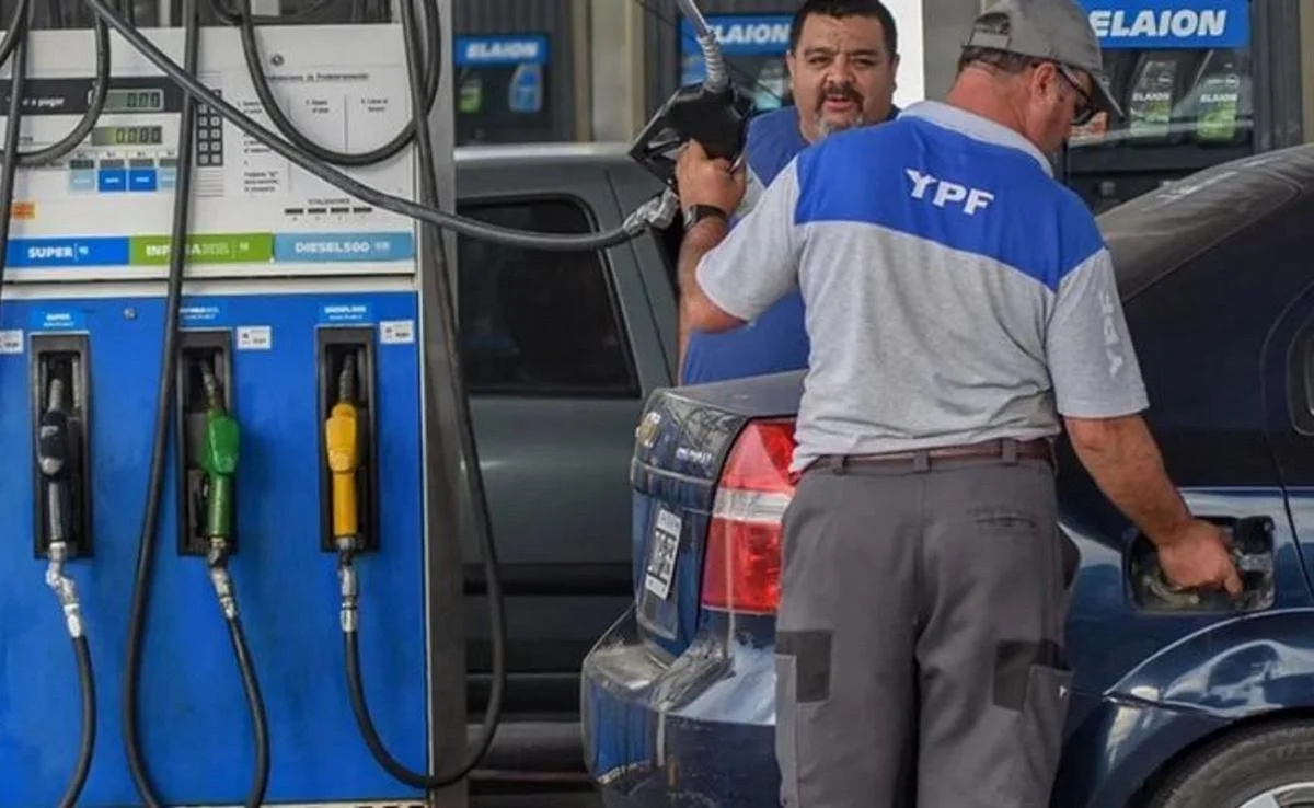 Golpe al bolsillo en Santa Fe: llenar el tanque ya supera los $100.000 tras los últimos aumentos