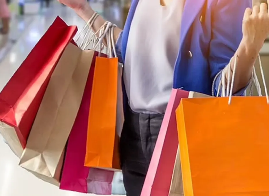 ¿ROPA MÁS BARATA? MARCAS BAJAN PRECIOS Y ADELANTAN LIQUIDACIONES POR LA CAÍDA DEL CONSUMO Y EL AVANCE DE LAS IMPORTACIONES