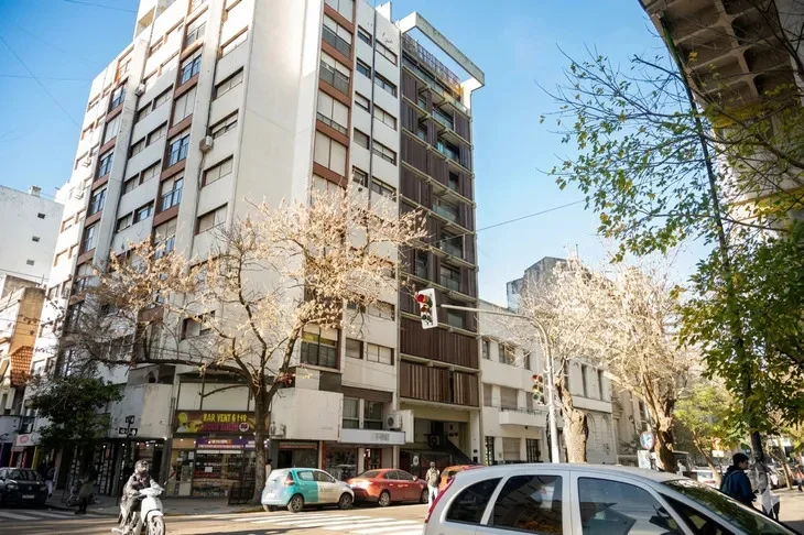 Adorni vende uno de sus muchos departamentos bajo la lupa