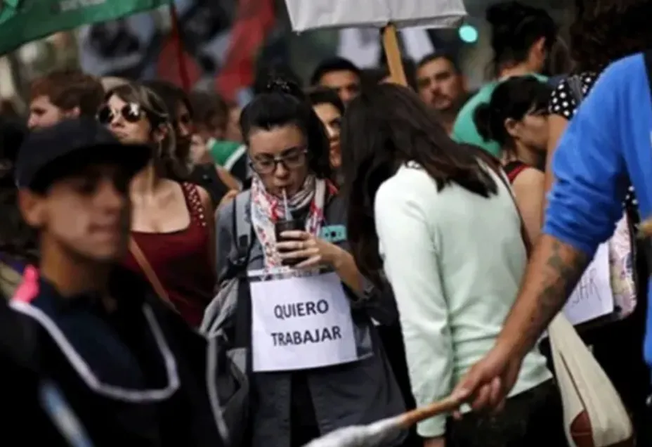 SANTA FE Y ROSARIO: MÁS DE 58 MIL PERSONAS BUSCAN TRABAJO EN MEDIO DE UNA CRISIS QUE SE PROFUNDIZA