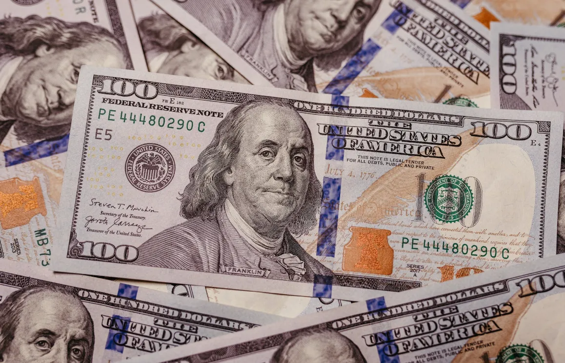 DÓLAR BLUE EN MÍNIMOS HISTÓRICOS: ¿SE ACERCA EL FIN DEL CEPO CAMBIARIO?