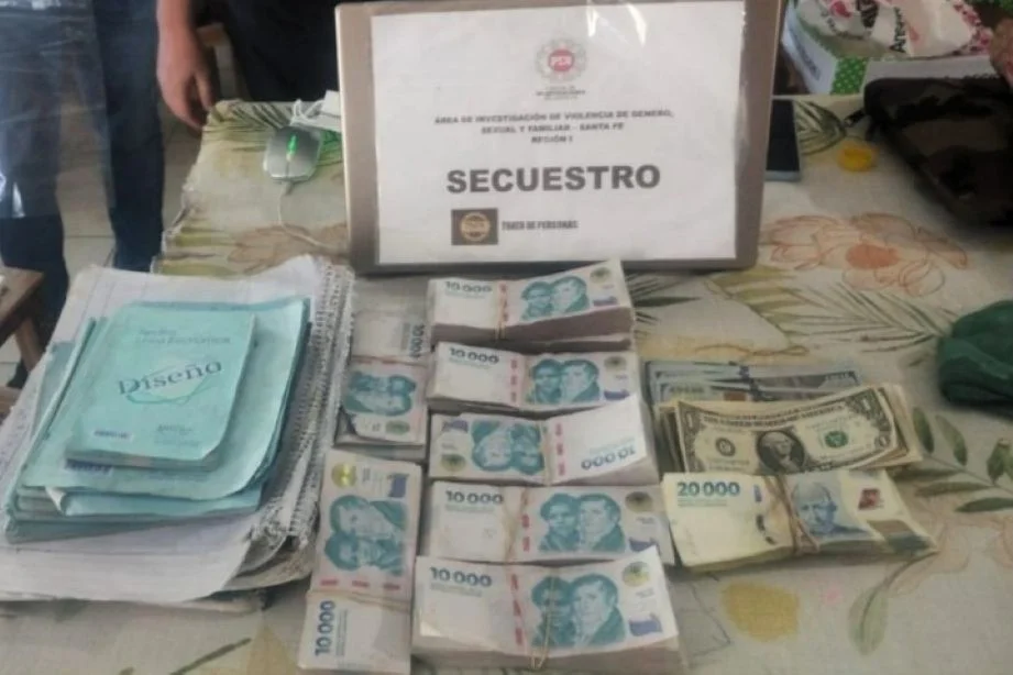 Santa Fe: cayeron dos jóvenes en un Audi con armas, municiones y 6 mil dólares