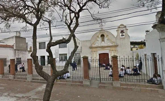 Violento episodio en una escuela de Santa Fe: un alumno de 9 años atacó con una tijera a su maestra