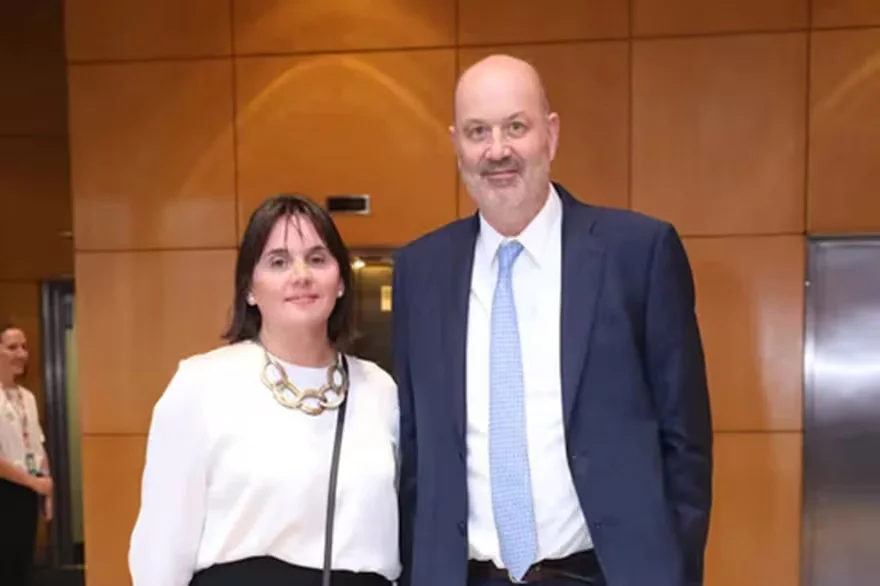 Polémica por un contrato de $113 millones entre Cancillería y una entidad vinculada a la esposa de Sturzenegger