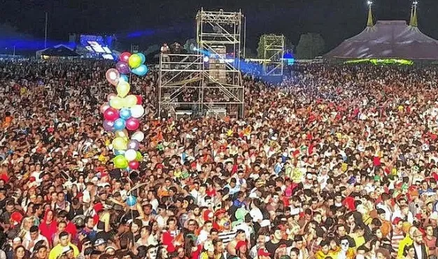 FIESTA DE DISFRACES NÚMERO 24 EN PARANÁ
