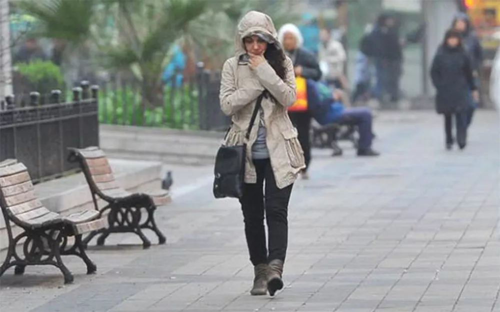 SÁBADO MUY FRÍO EN LA CIUDAD