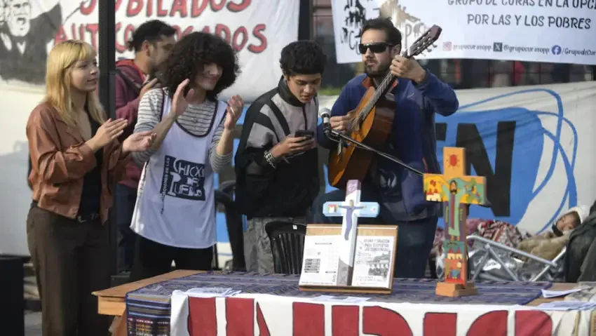 Caos y polémica por el velatorio del Indio Solari: cambios de último momento y fuerte incertidumbre