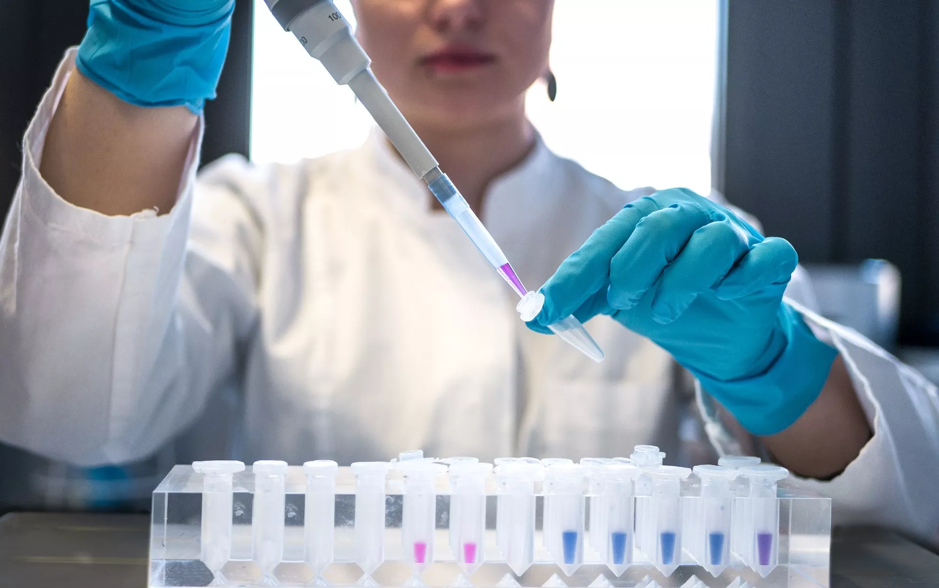 LABORATORIOS DE ANÁLISIS CLÍNICOS AMENAZAN CON DEJAR DE ATENDER POR OBRA SOCIAL POR LA CRISIS ECONÓMICA