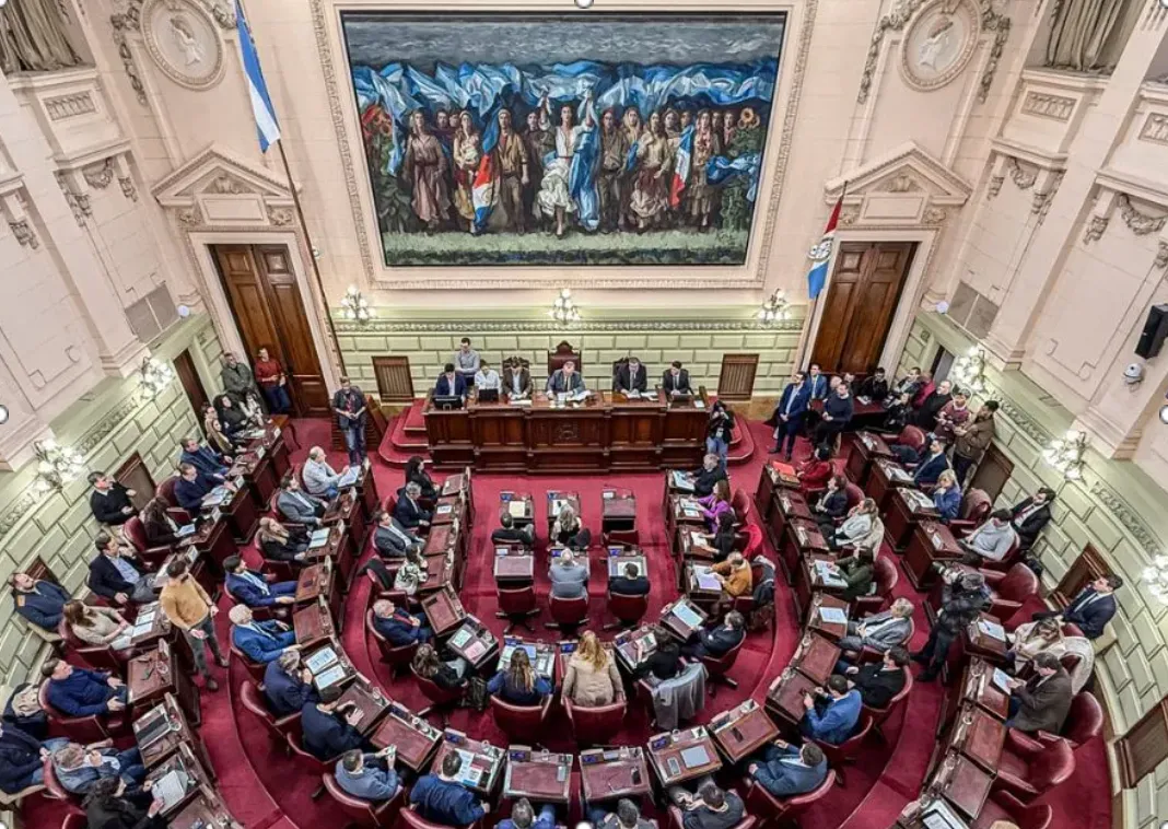 CONSTITUCIÓN SANTAFESINA: LA COMISIÓN REDACTORA REVISA 105 DICTÁMENES ANTES DE LA VOTACIÓN FINAL