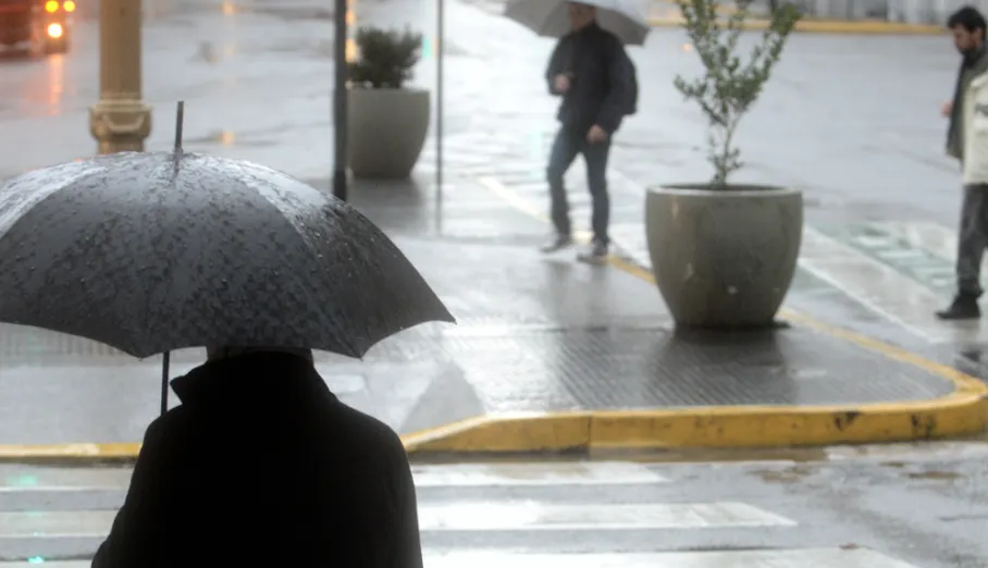 LLUVIA EN SANTA FE: CAYERON 21 MILÍMETROS Y EL SMN RENOVÓ EL ALERTA NARANJA POR TORMENTAS FUERTES