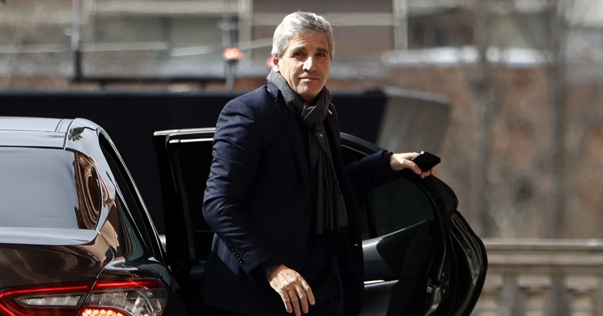 Caputo apeló al FGS para contener el riesgo país, que cerró en 628 puntos