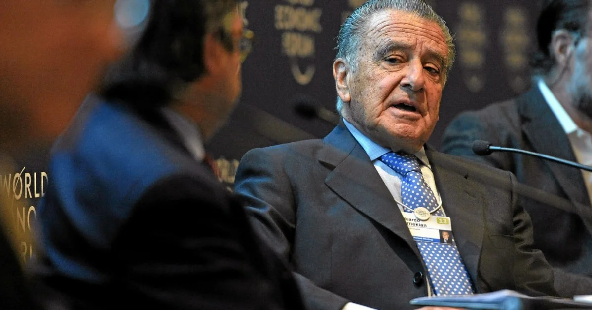 Milei extendió la concesión de aeropuertos a Eurnekian hasta 2056 y dolarizó la tasa de cabotaje